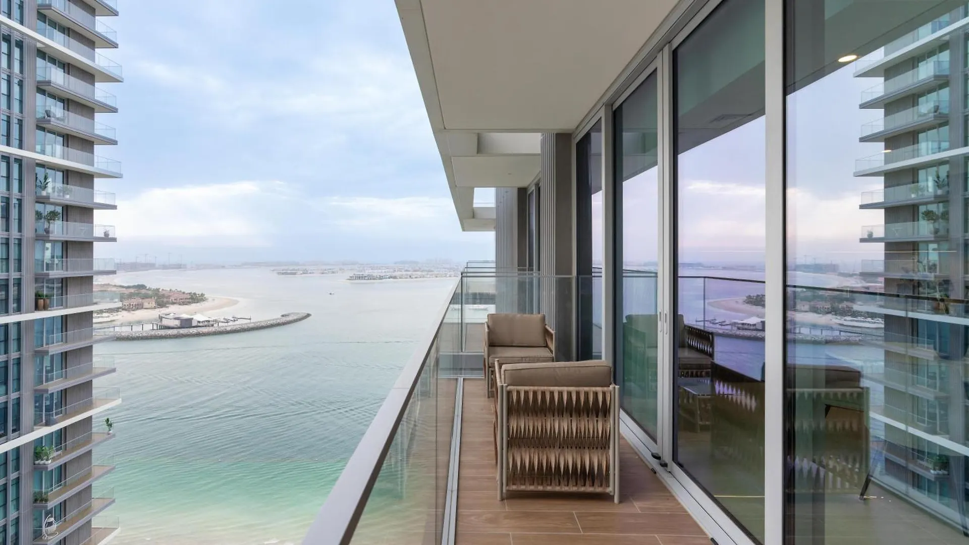 Beach Isle Tower 2 - Beachfront Stunning - Full Sea Views Dubaj Apartmán
