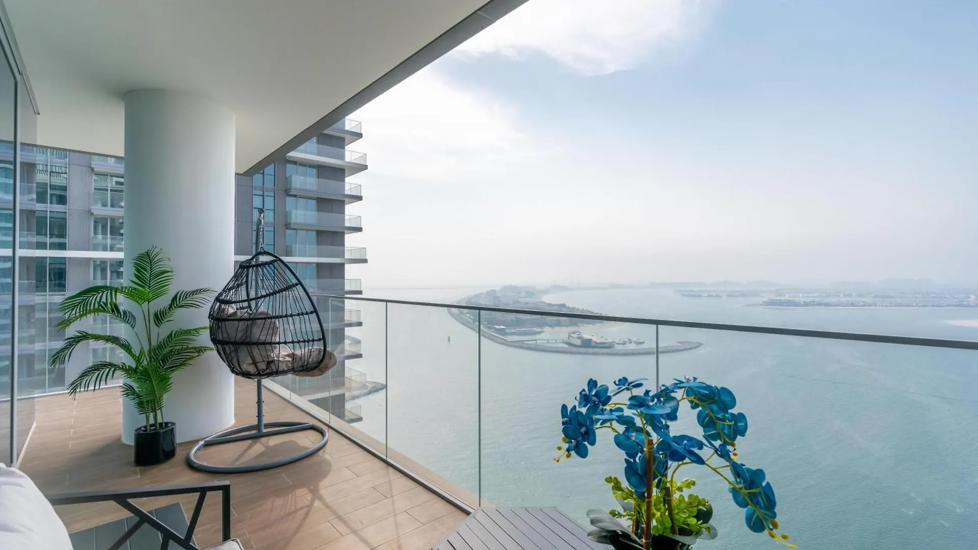 Beach Isle Tower 2 - Beachfront Stunning - Full Sea Views Dubai