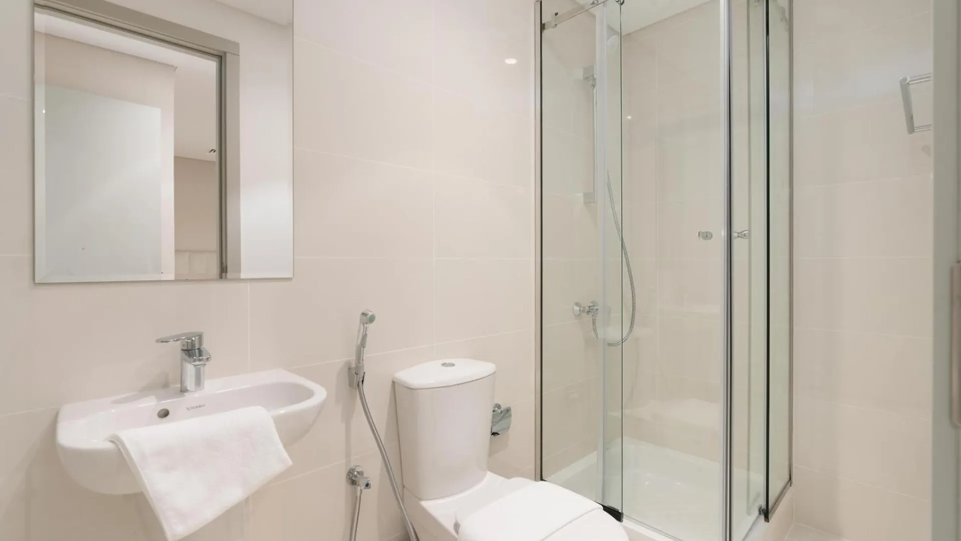 Beach Isle Tower 2 - Beachfront Stunning - Full Sea Views Dubai Apartment