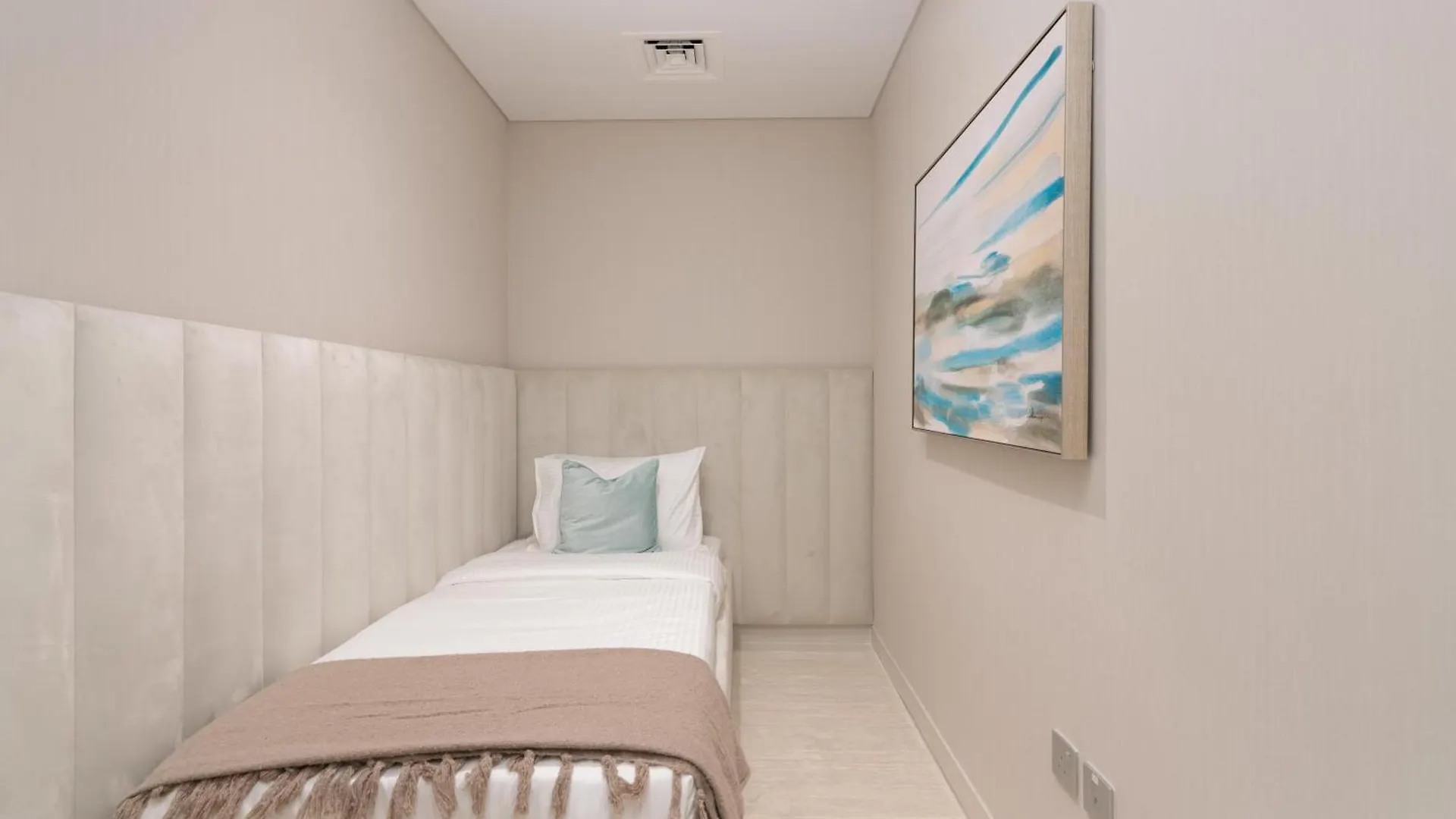 Beach Isle Tower 2 - Beachfront Stunning - Full Sea Views Dubai Apartment