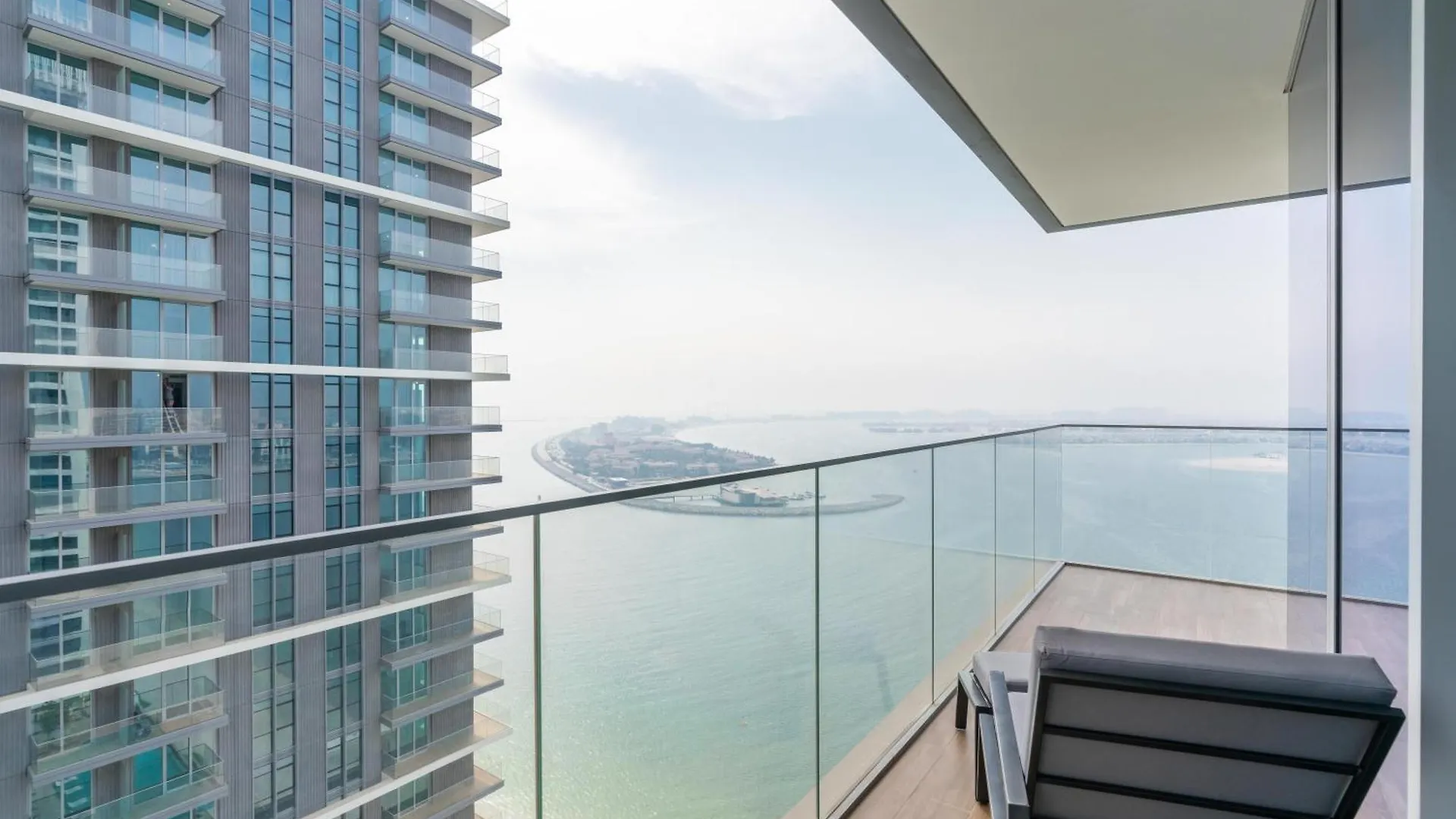 Beach Isle Tower 2 - Beachfront Stunning - Full Sea Views Dubai