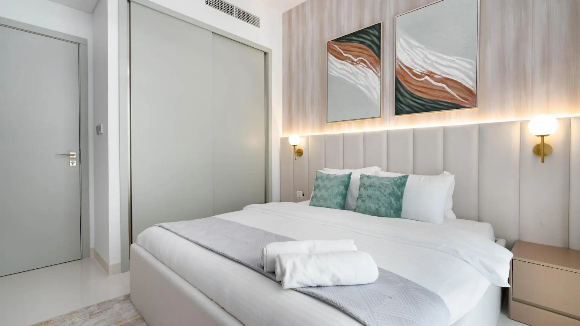 Beach Isle Tower 2 - Beachfront Stunning - Full Sea Views Dubai