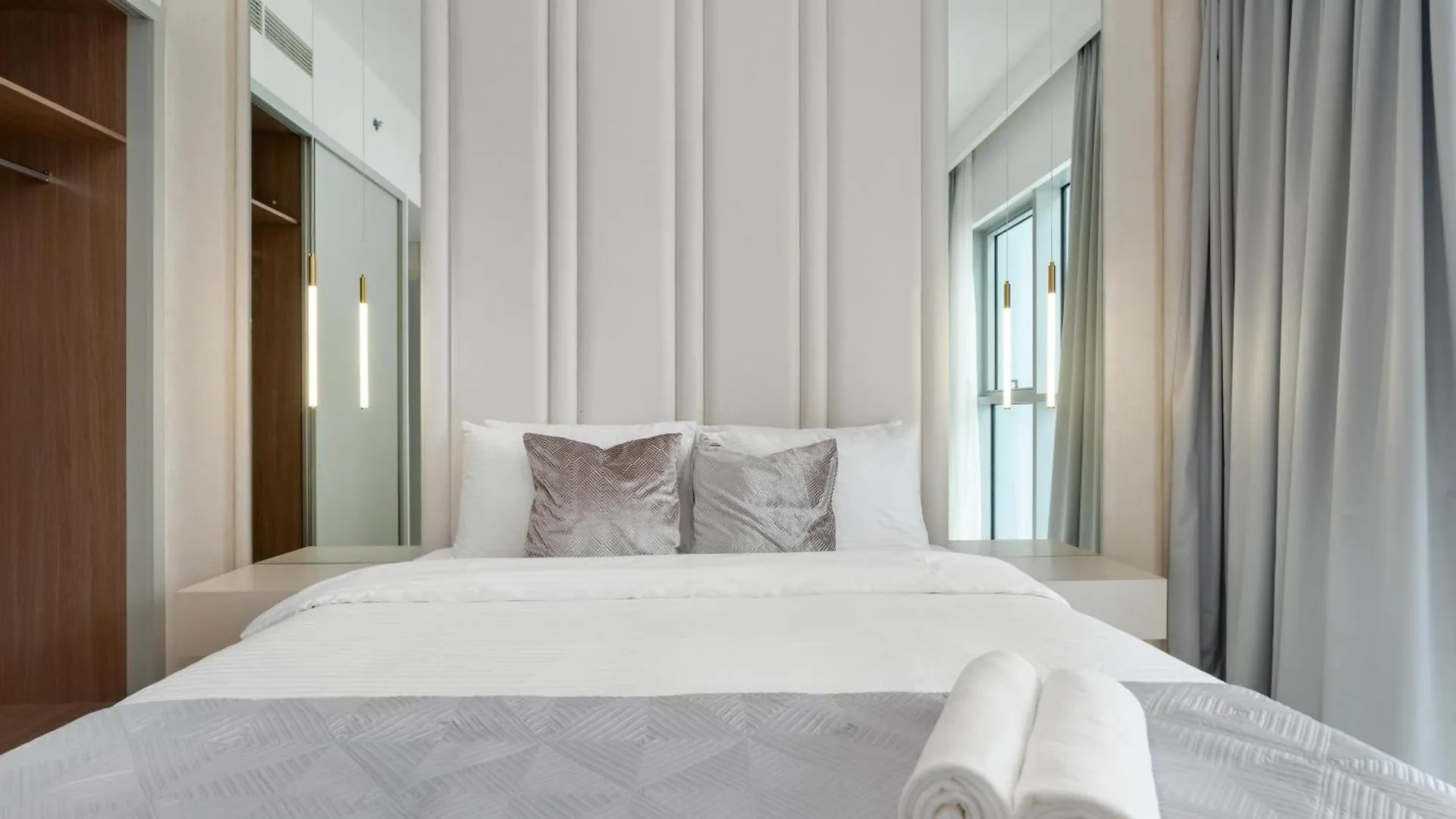 Apartment Beach Isle Tower 2 - Beachfront Stunning - Full Sea Views Dubai