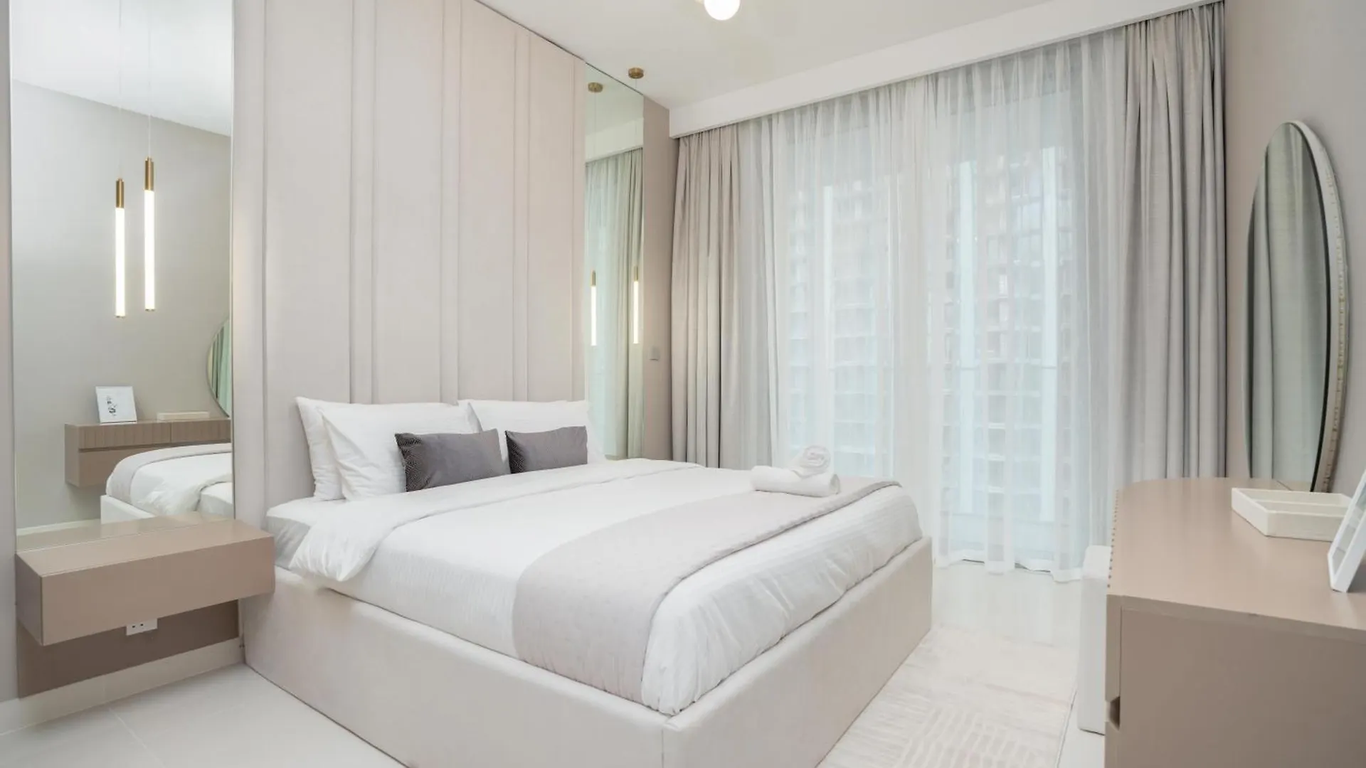 Beach Isle Tower 2 - Beachfront Stunning - Full Sea Views Dubai