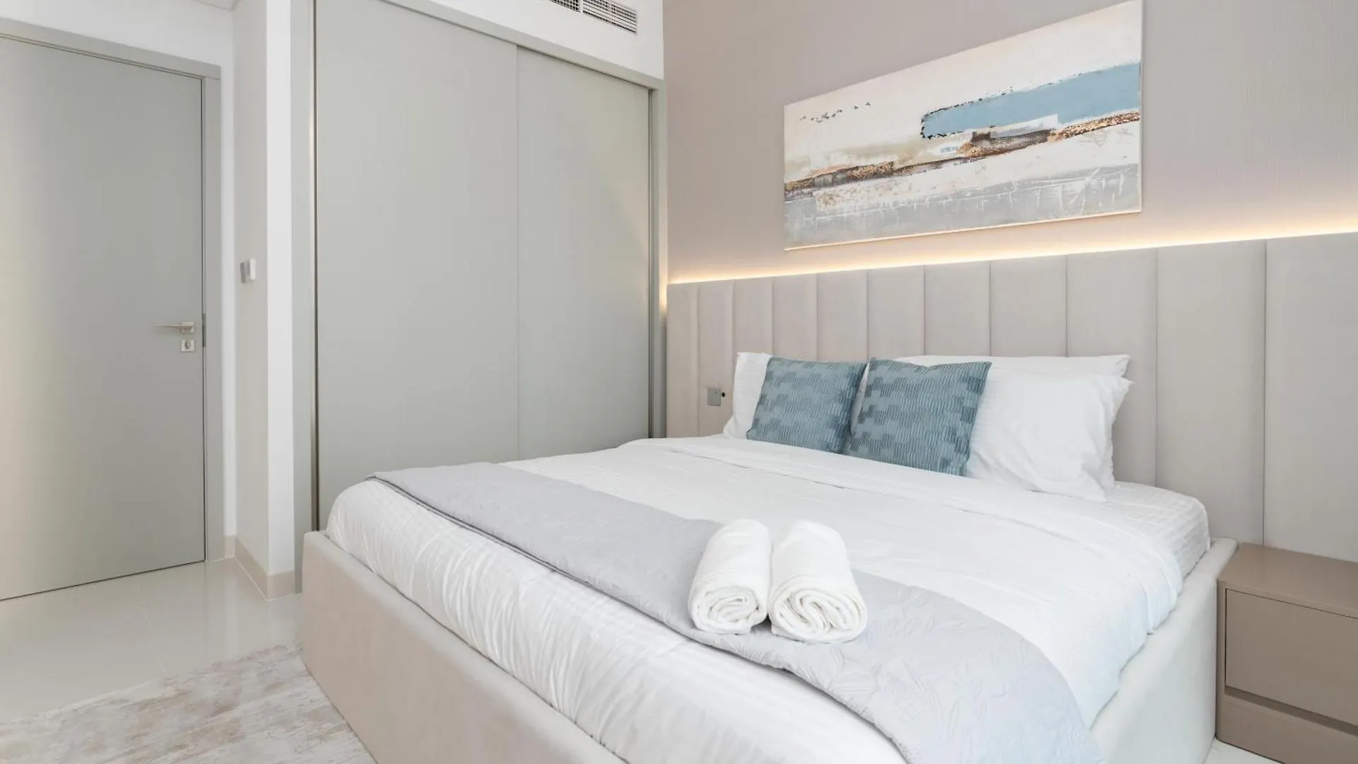 Beach Isle Tower 2 - Beachfront Stunning - Full Sea Views Dubai