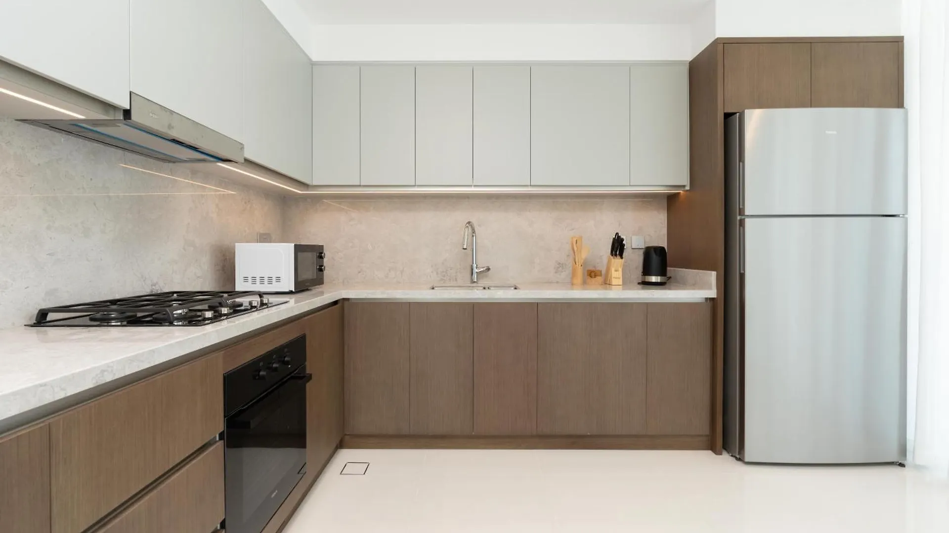 Apartment Beach Isle Tower 2 - Beachfront Stunning - Full Sea Views Dubai