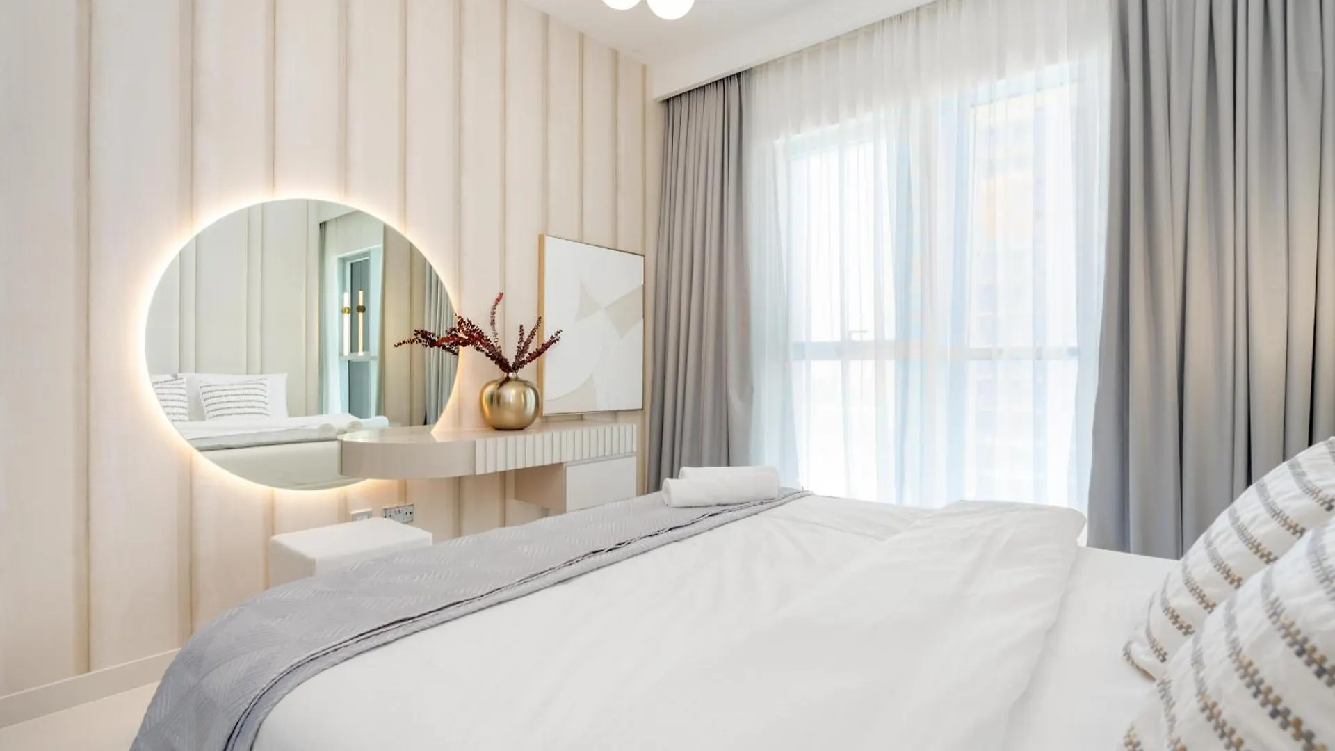 Apartment Beach Isle Tower 2 - Beachfront Stunning - Full Sea Views Dubai