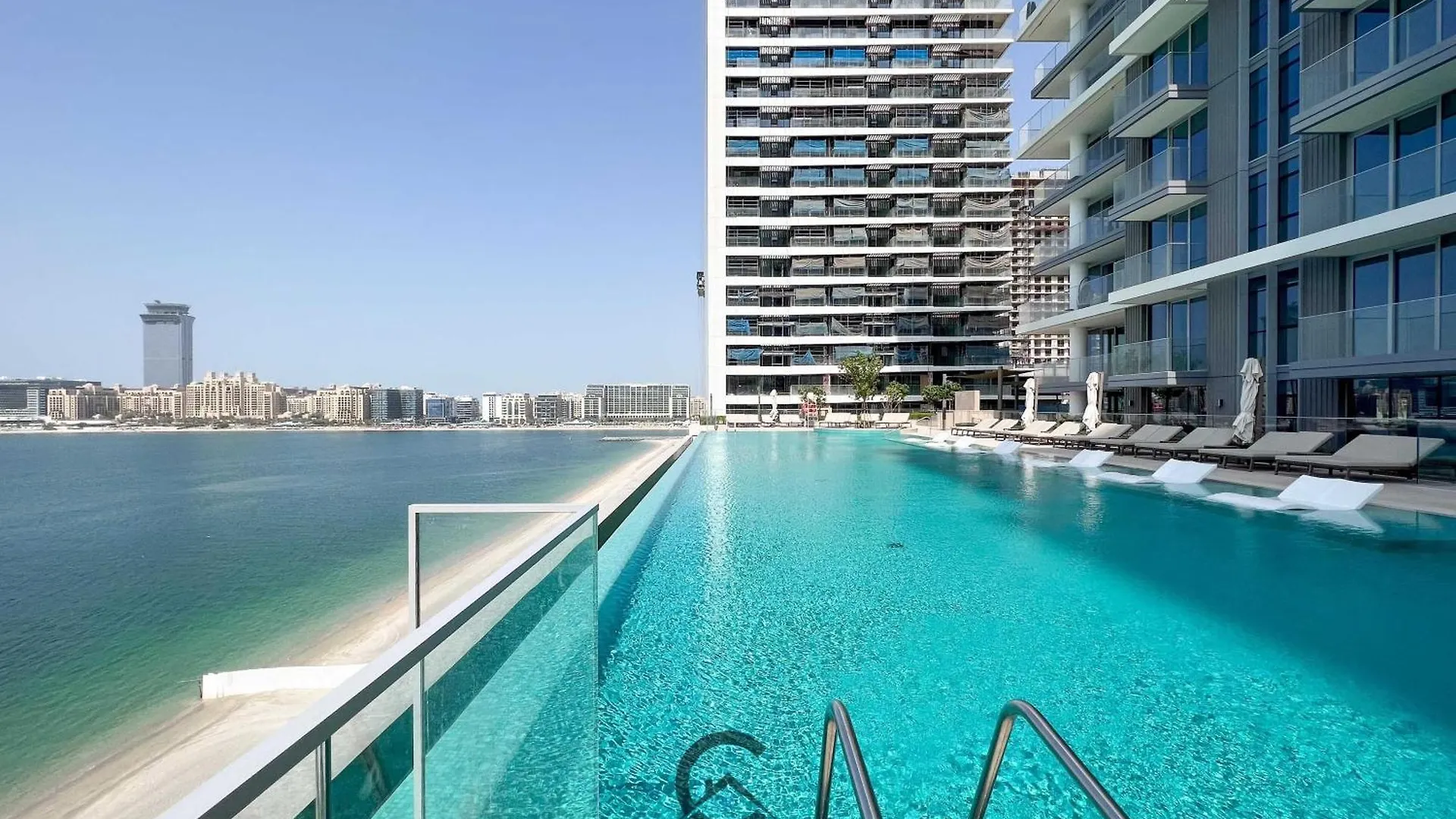 Beach Isle Tower 2 - Beachfront Stunning - Full Sea Views Dubai