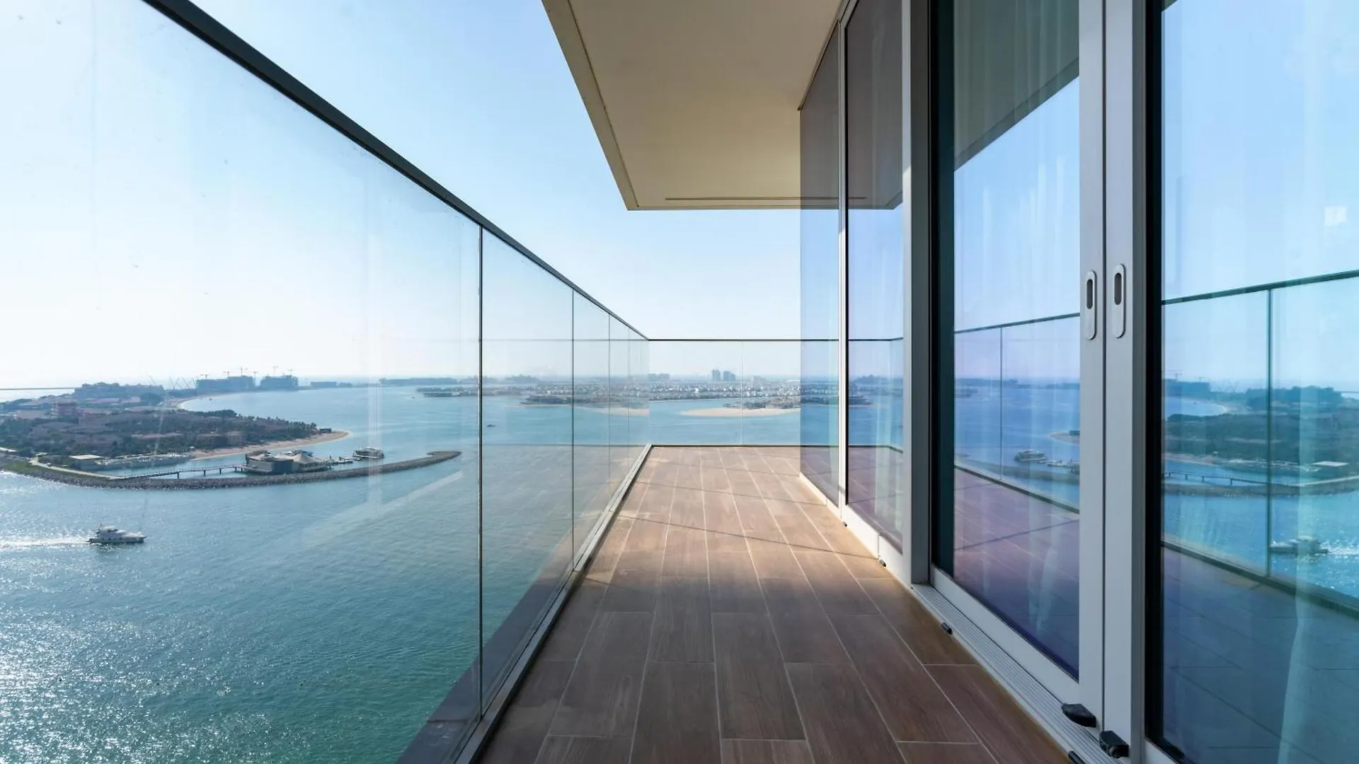 Beach Isle Tower 2 - Beachfront Stunning - Full Sea Views Dubai