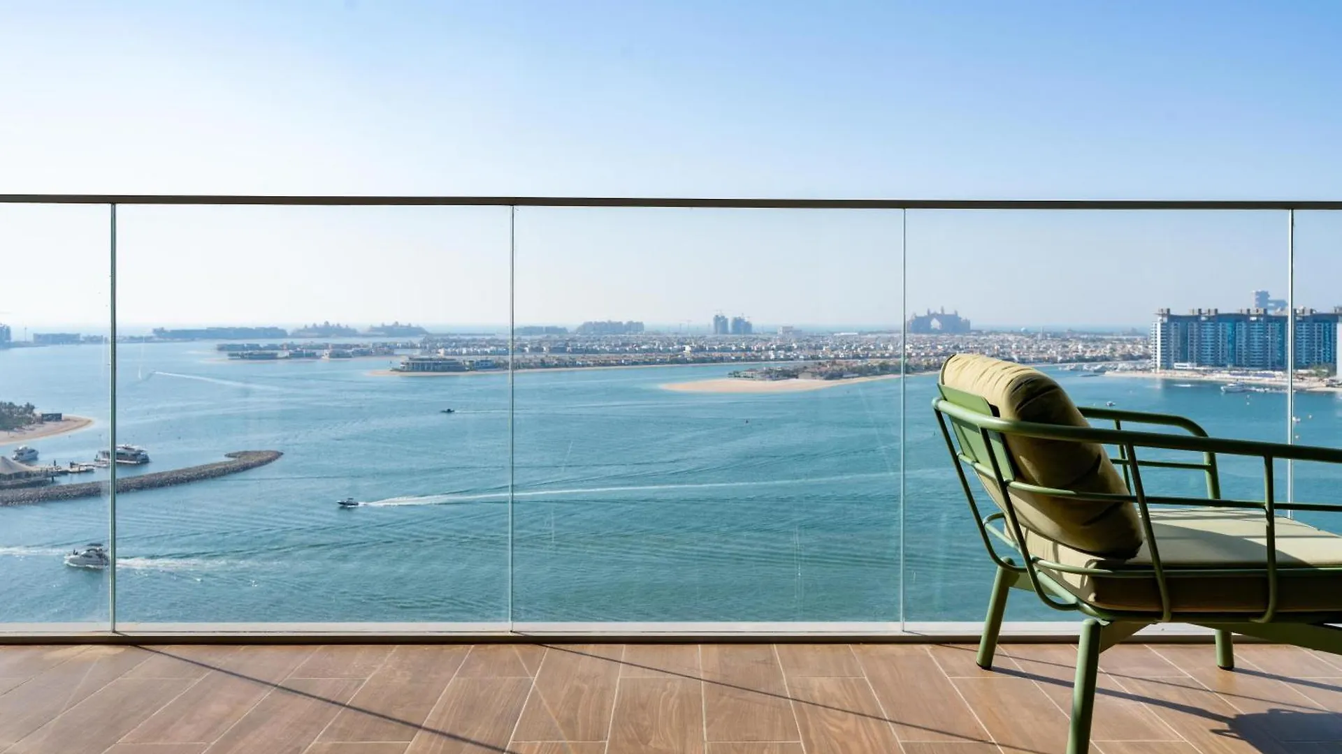 Apartment Beach Isle Tower 2 - Beachfront Stunning - Full Sea Views Dubai