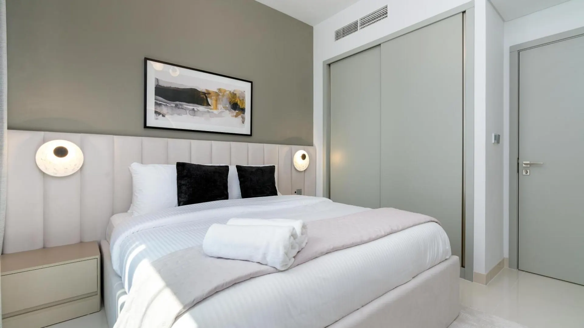Beach Isle Tower 2 - Beachfront Stunning - Full Sea Views Dubai 0*,