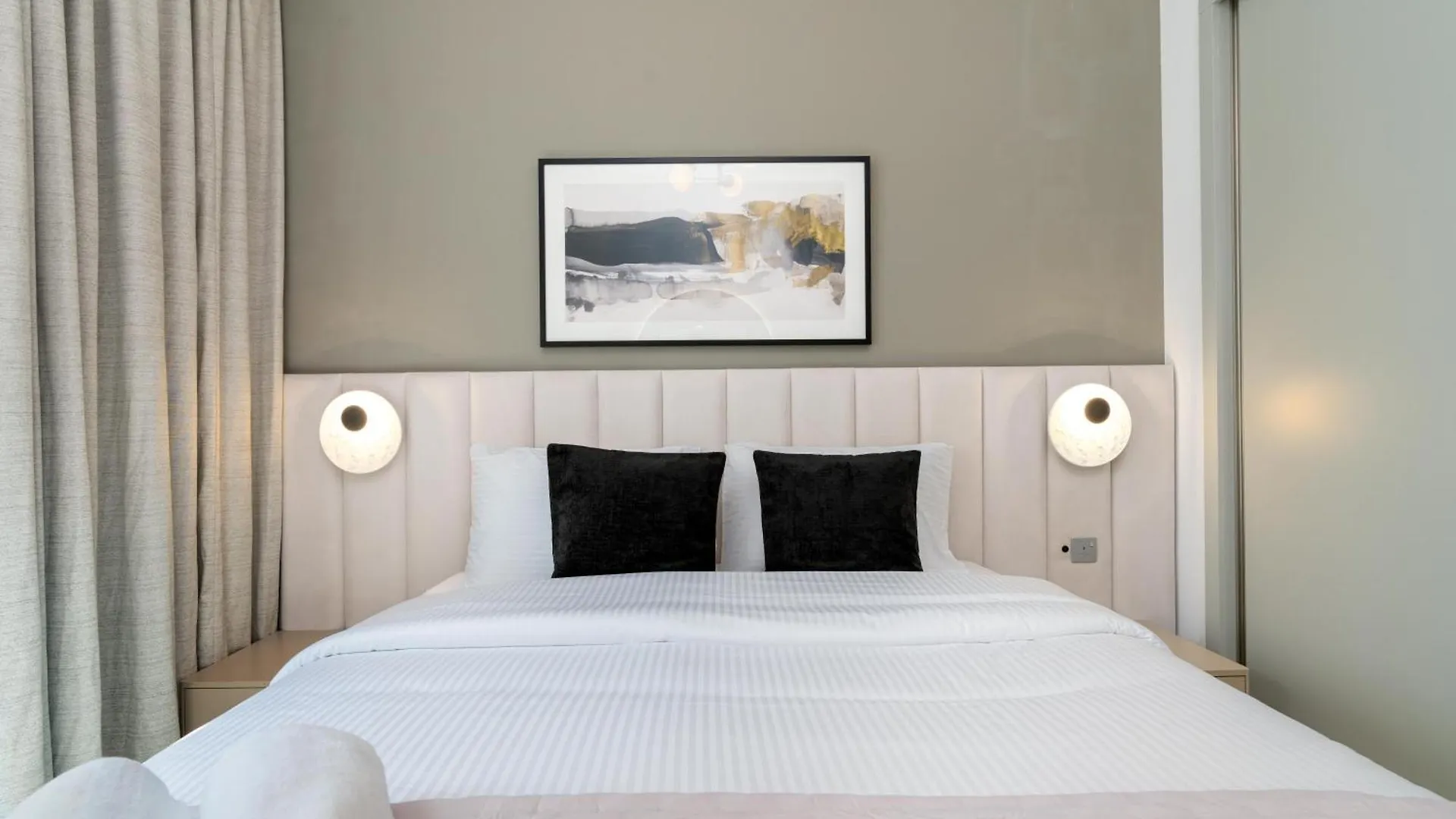 Beach Isle Tower 2 - Beachfront Stunning - Full Sea Views Dubai