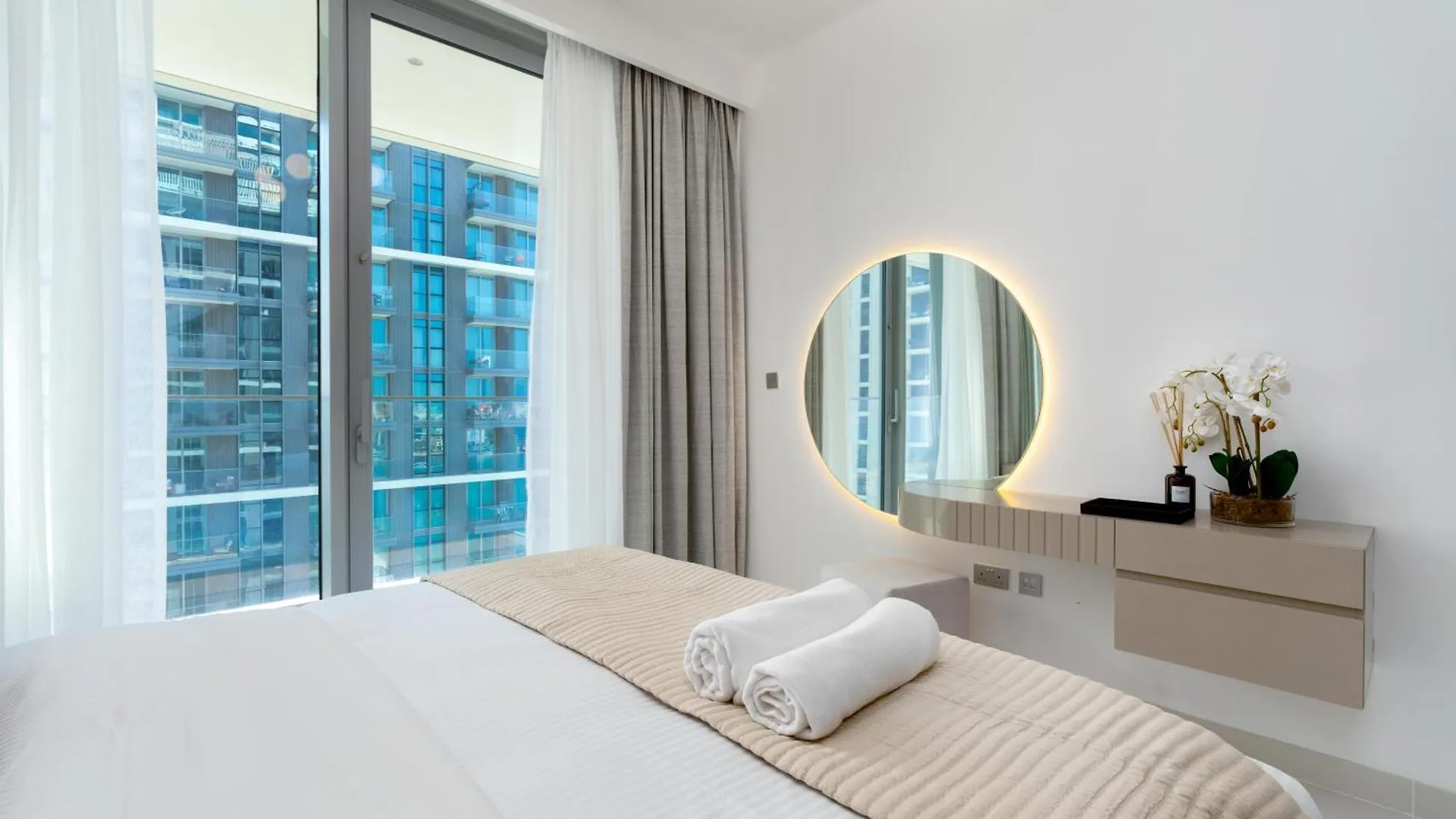 Apartment Beach Isle Tower 2 - Beachfront Stunning - Full Sea Views Dubai