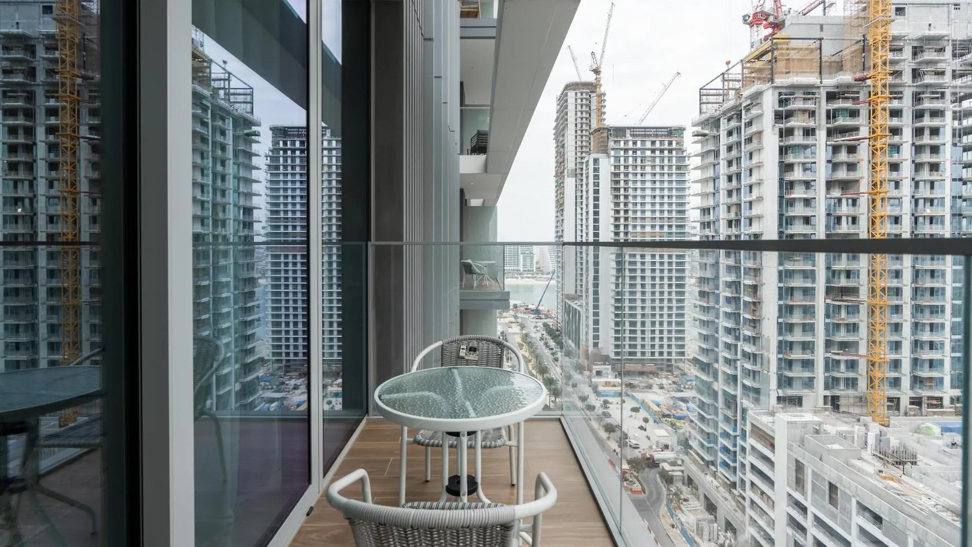 Apartment Beach Isle Tower 2 - Beachfront Stunning - Full Sea Views Dubai